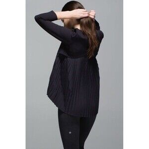 Lululemon 4 Pleat On Long Sleeve Black Scuba Top Tee T-Shirt Blouse Pleated
